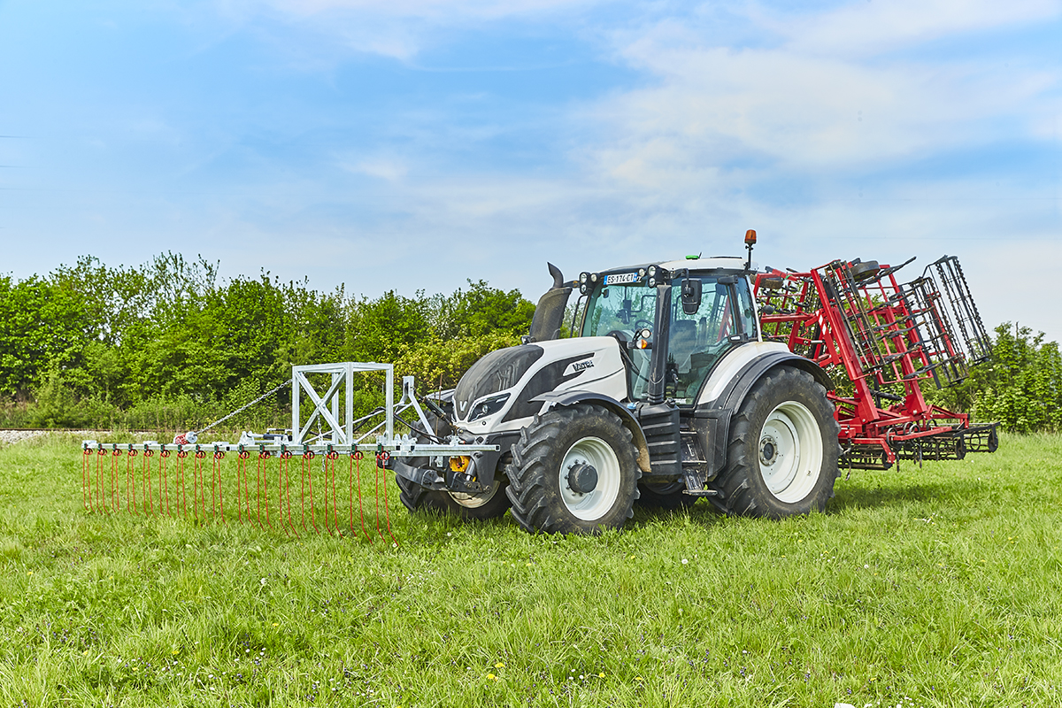 Barre d'effarouchement sur Valtra.